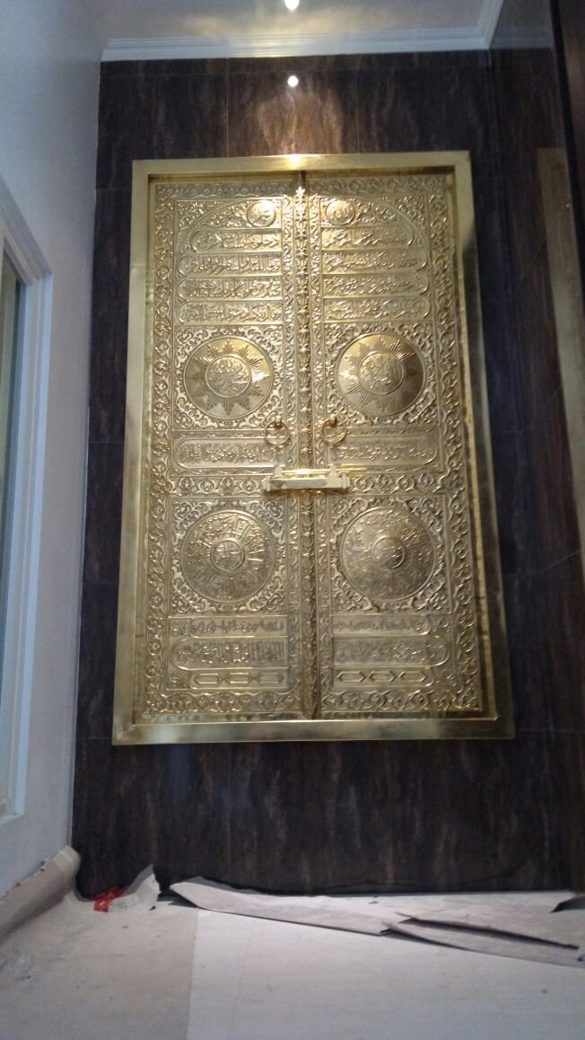 pintu ka'bah kuningan