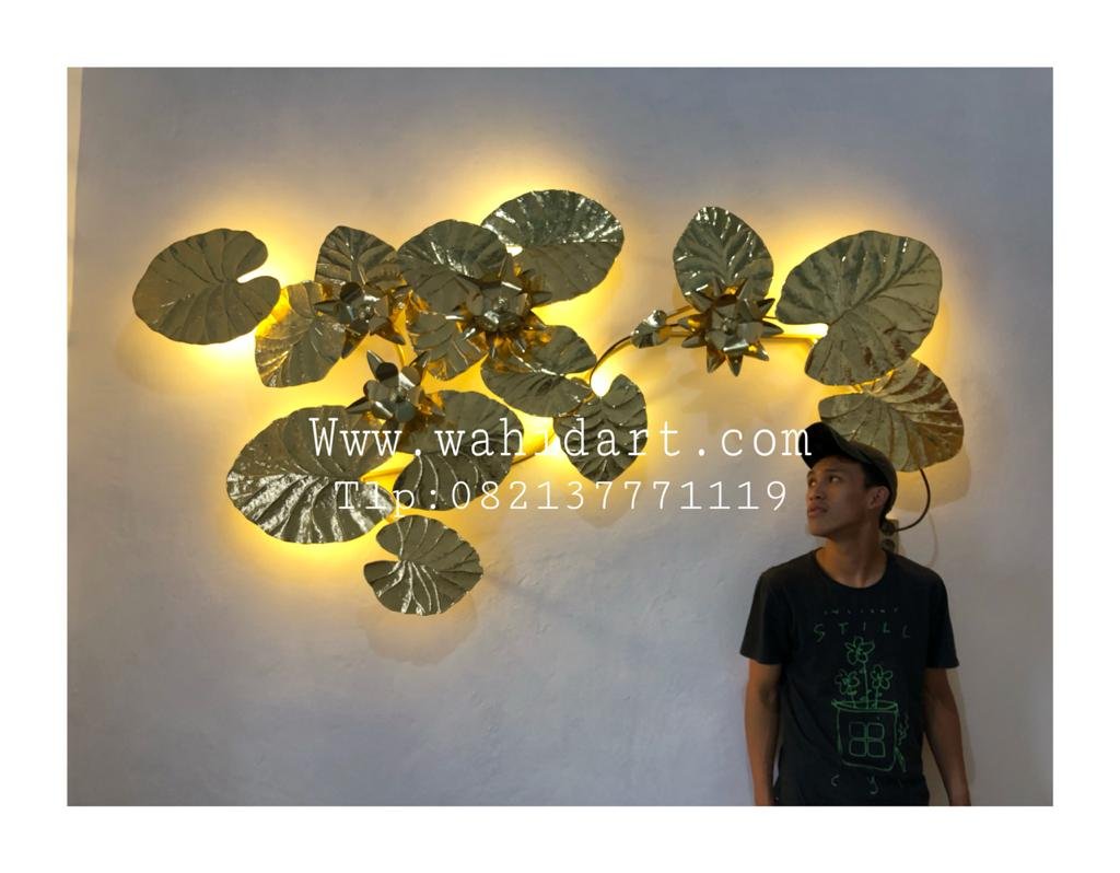 hiasan dinding kuningan