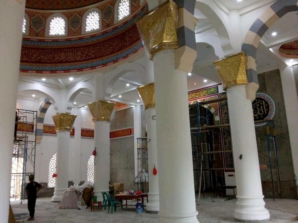 mahkota tiang tembaga kuningan