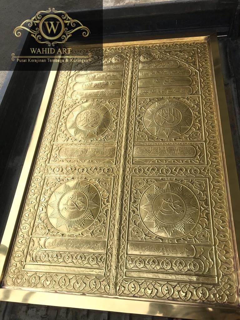 pintu ka'bah kuningan