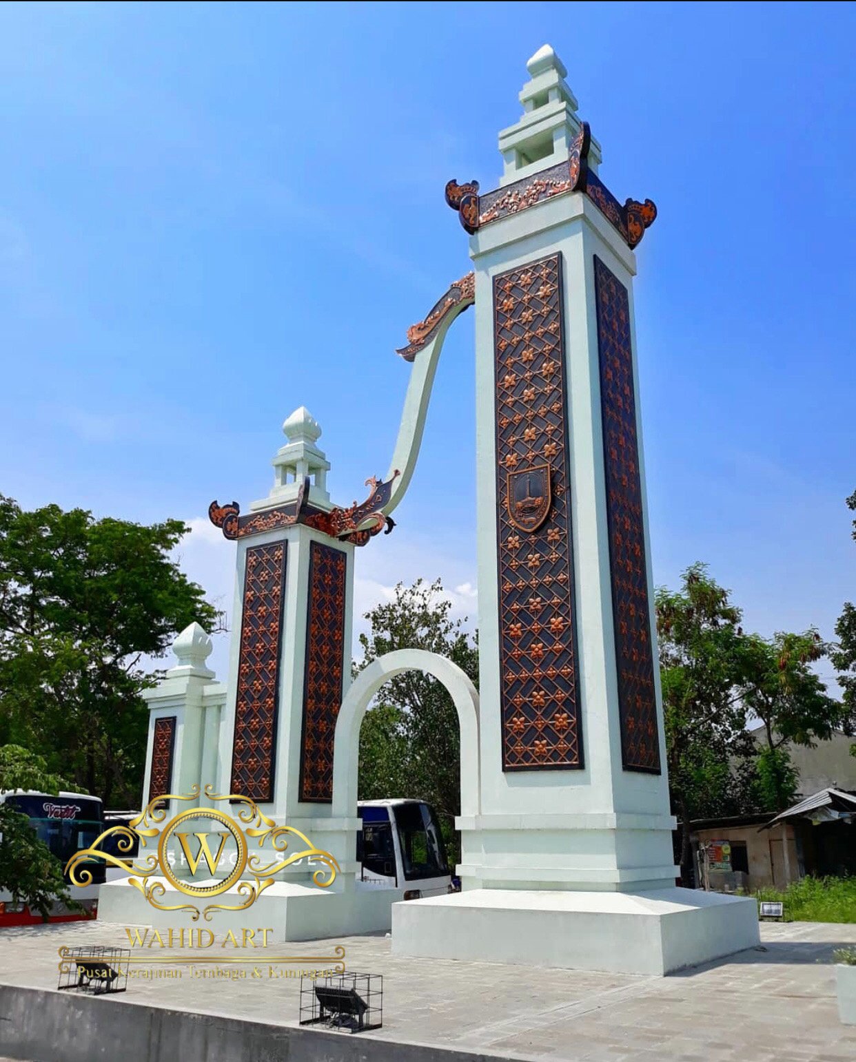gapura tembaga kuningan