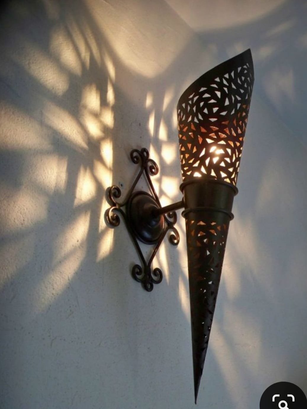Lampu dinding