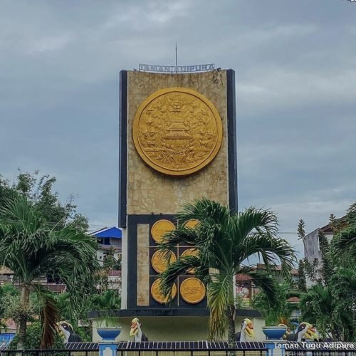 Tugu Monumen Ikonik Berkelas